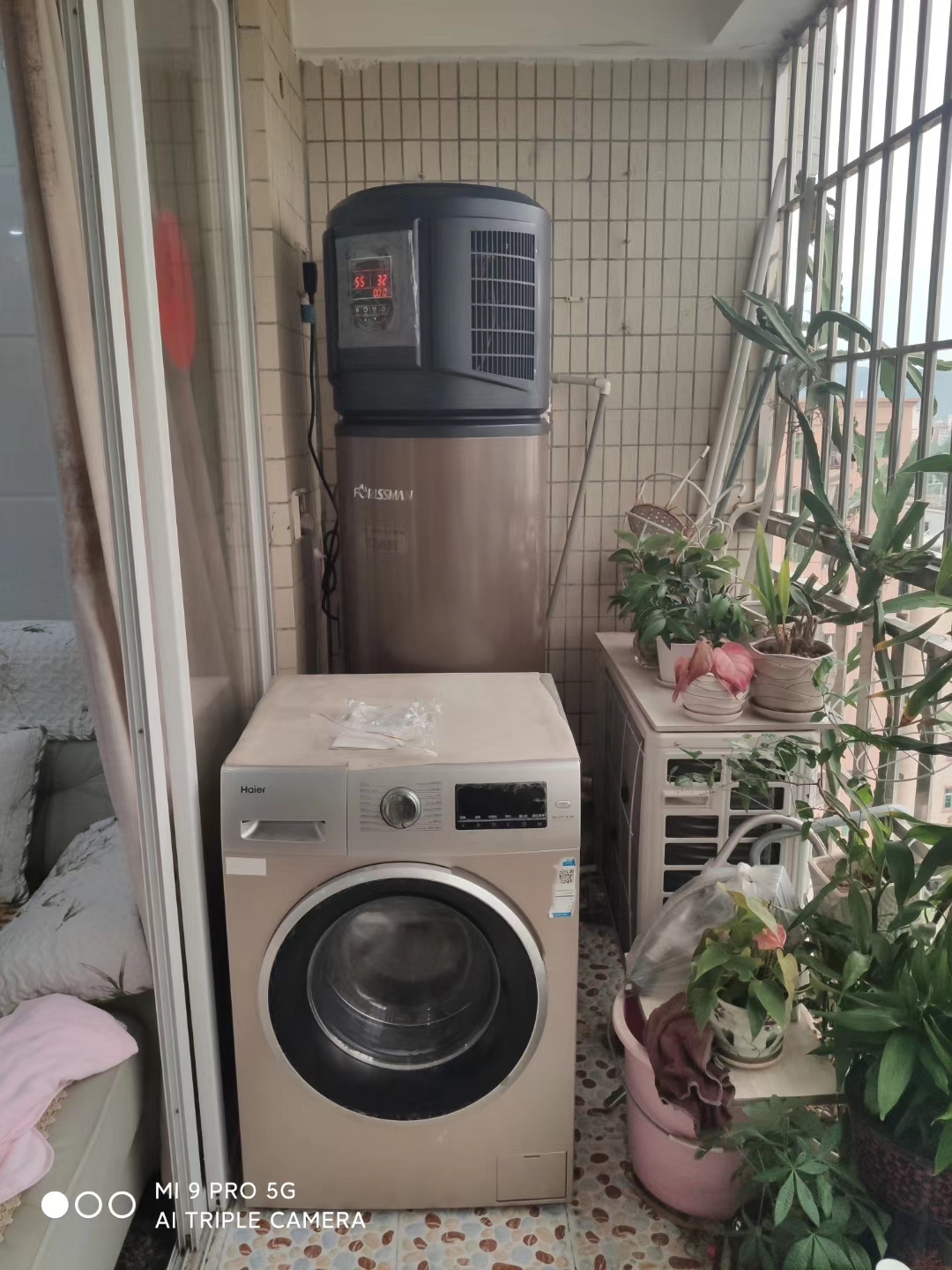 Installed in the apartment all in one heat pump water heater 150L type