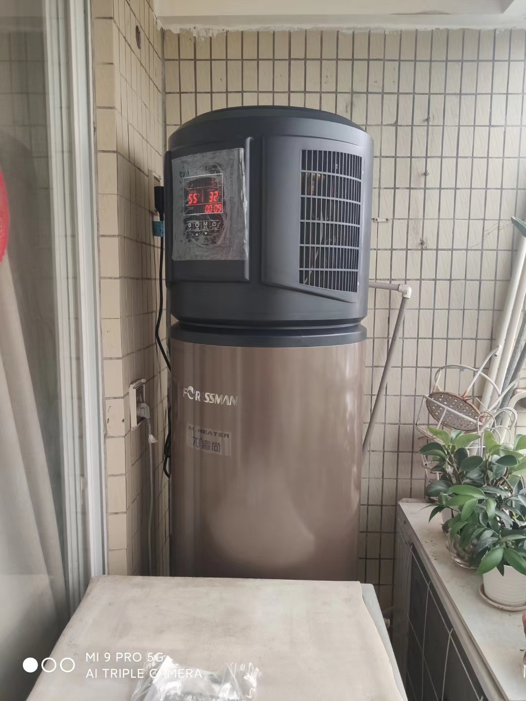 Installed in the apartment all in one heat pump water heater 150L type