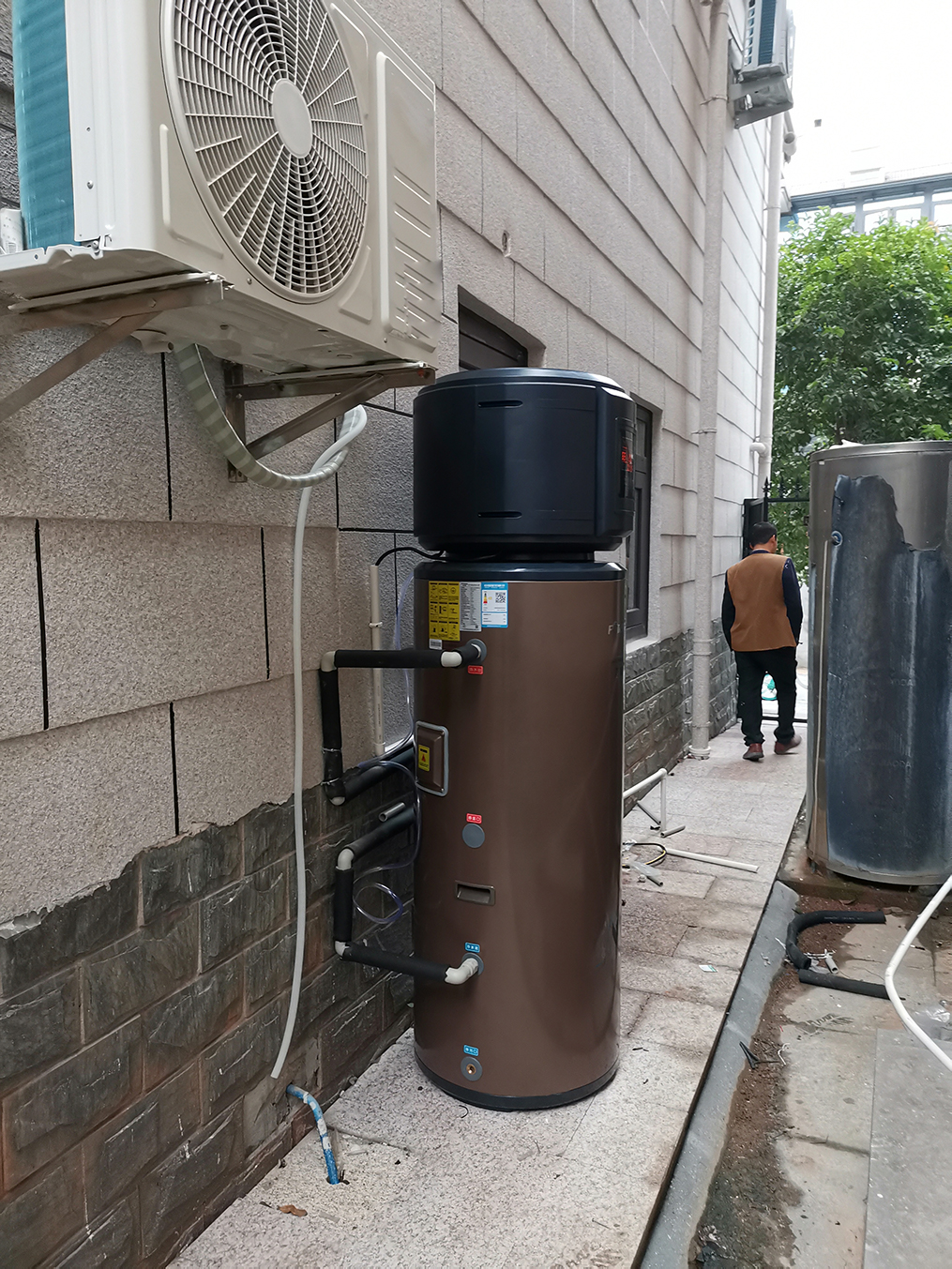 All in one heat pump water heater 200L side blow,installed in the outdoor.